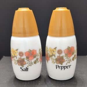 VGT, Mid-century Corelle Milk Glass Salt&Pepper Shakers,Meadow Pattern.